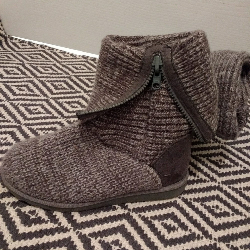 Sweater booties! Gray knit, excellent condition!